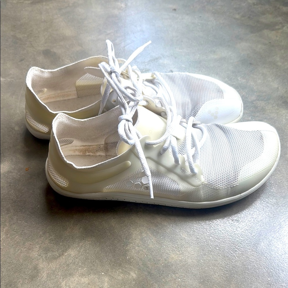 Size 39 women’s white Vivo Primus Lite 3